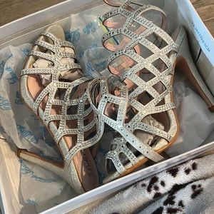 Silver glittery Bella Luna size 6 heels